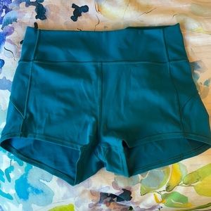 Lululemon in movement high rise blue/green biker shorts 2.5”